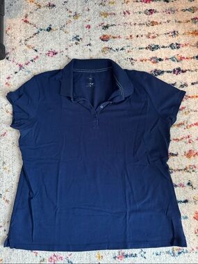 Navy blue St John’s bay polo shirt in very good used condition size Large